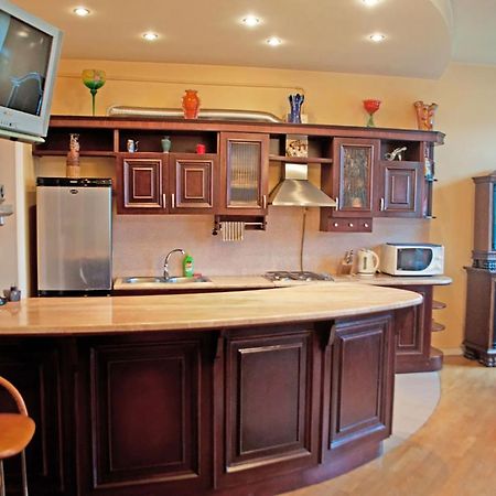 Two Bedroom Luxury Apartment Lviv Bagian luar foto