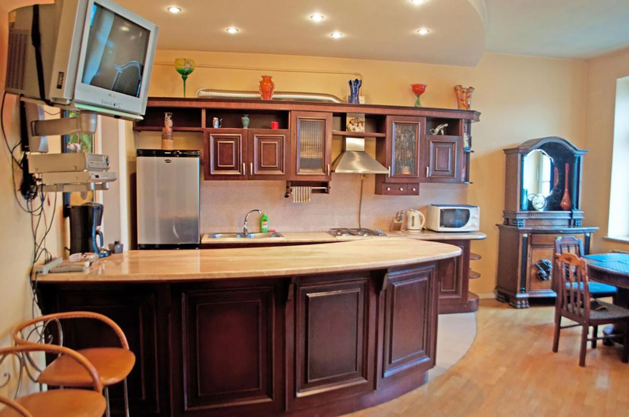 Two Bedroom Luxury Apartment Lviv Bagian luar foto