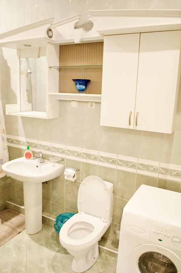 Two Bedroom Luxury Apartment Lviv Bagian luar foto