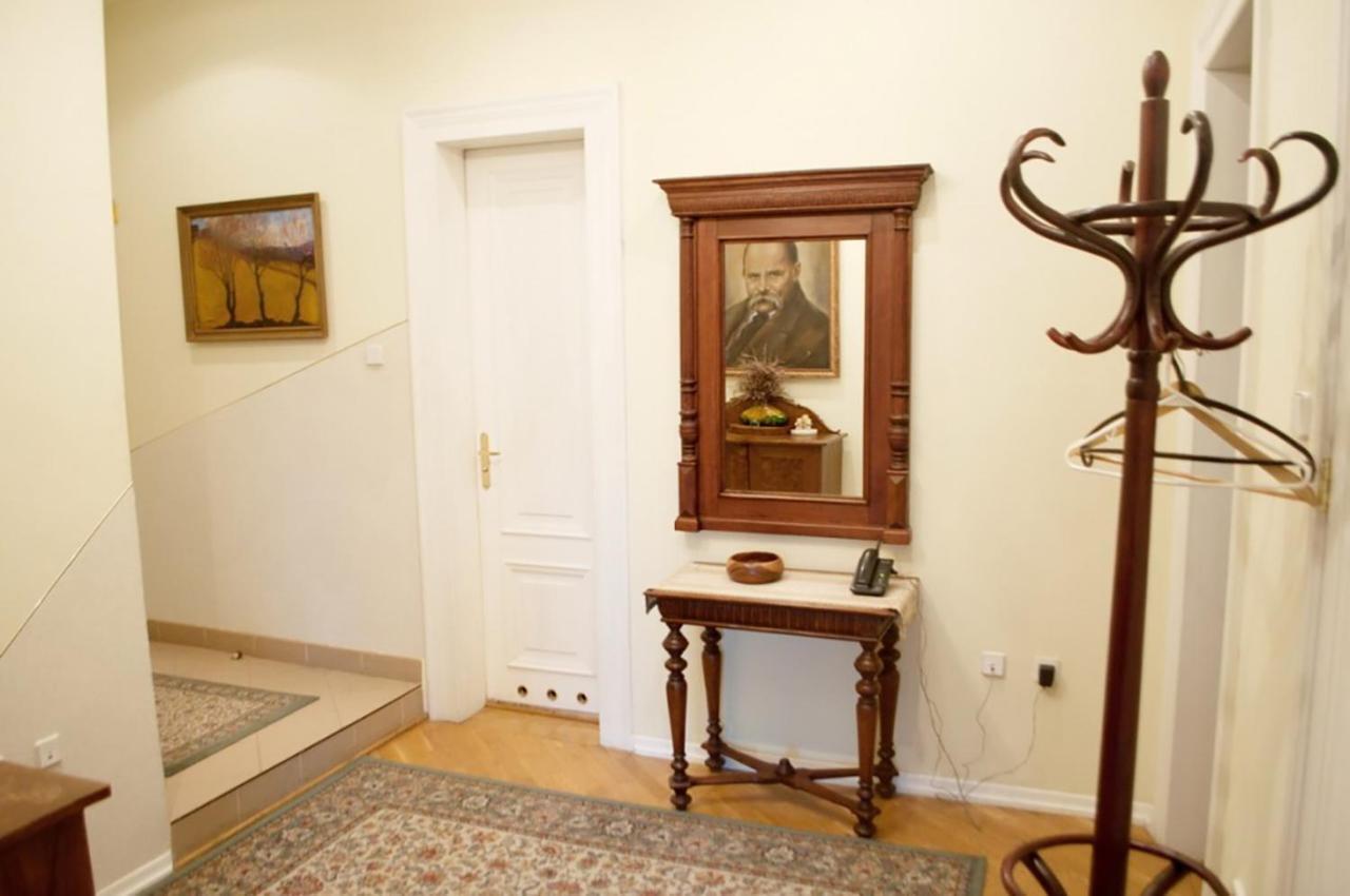 Two Bedroom Luxury Apartment Lviv Bagian luar foto