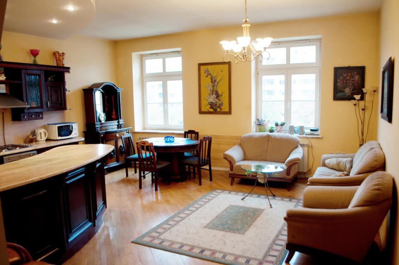 Two Bedroom Luxury Apartment Lviv Bagian luar foto