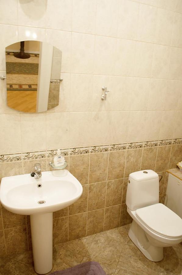Two Bedroom Luxury Apartment Lviv Bagian luar foto